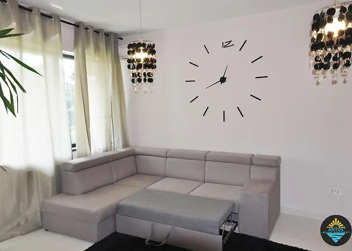 Antos Deluxe アパート